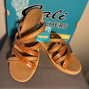 NWT Cali by Skechers Women’s Wedge Sandals;
Style: Tiger Posse; Sz 8; Vegan
